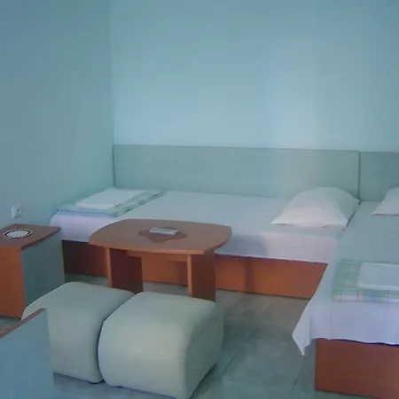 Dimovi بيت ضيافة