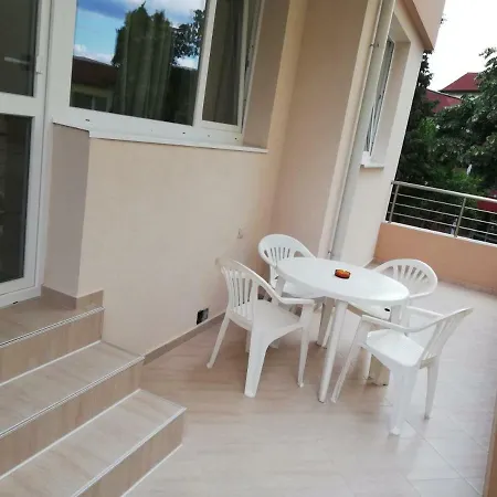 Dimovi بيت ضيافة سوزوبول