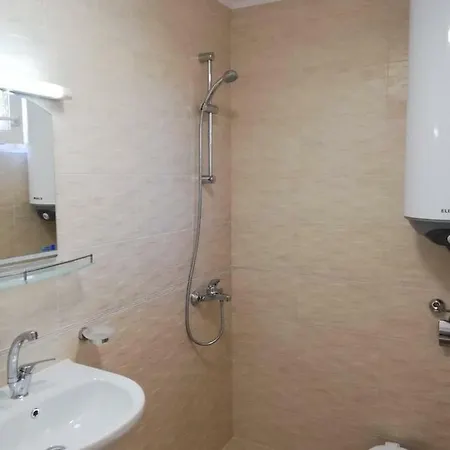 Dimovi بيت ضيافة سوزوبول