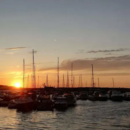 Dimovi بيت ضيافة 4*