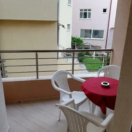 Dimovi بيت ضيافة