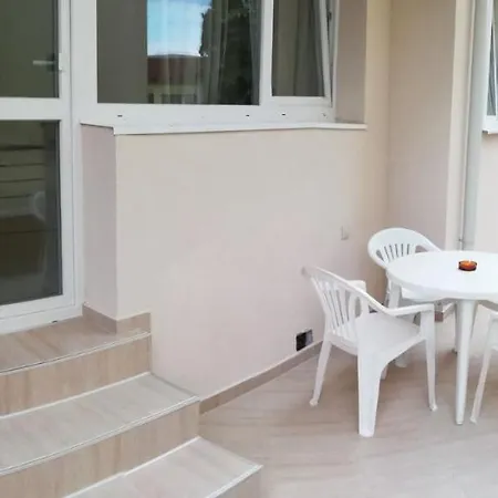 Dimovi بيت ضيافة سوزوبول